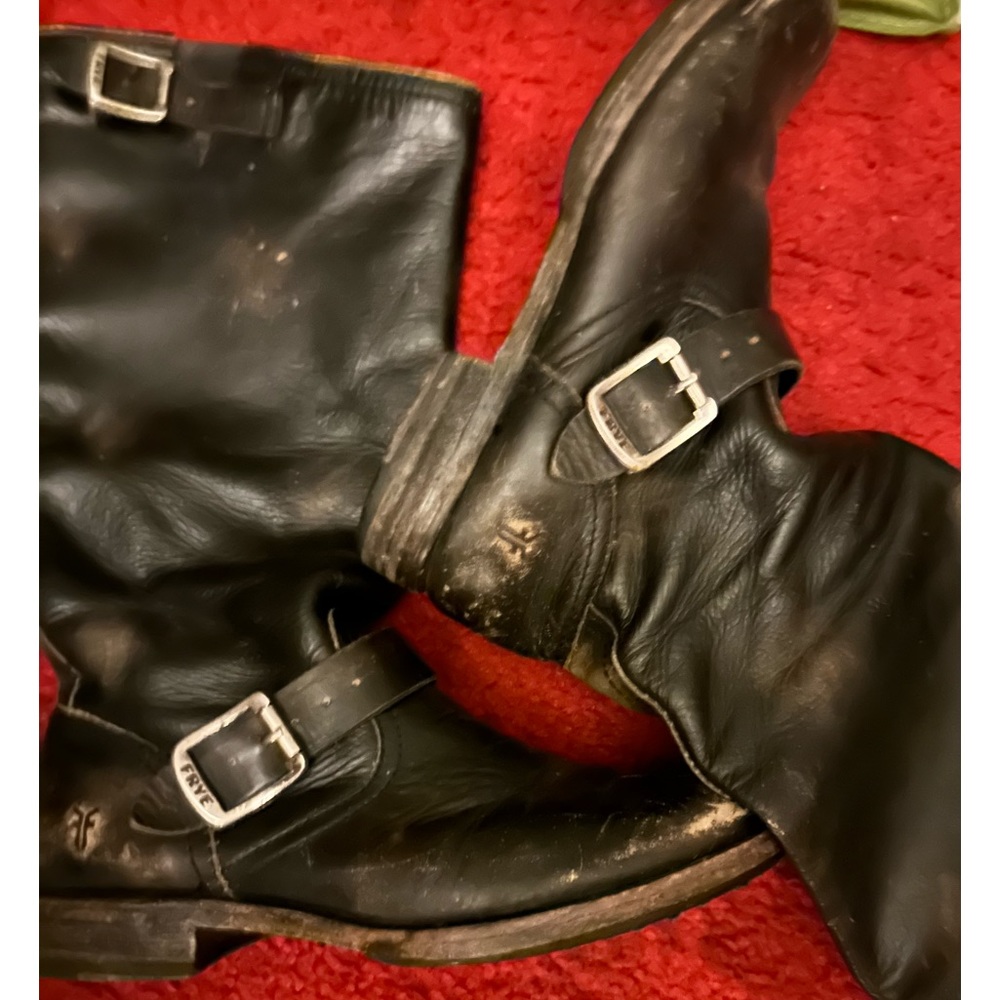 Short slouched leather boots
